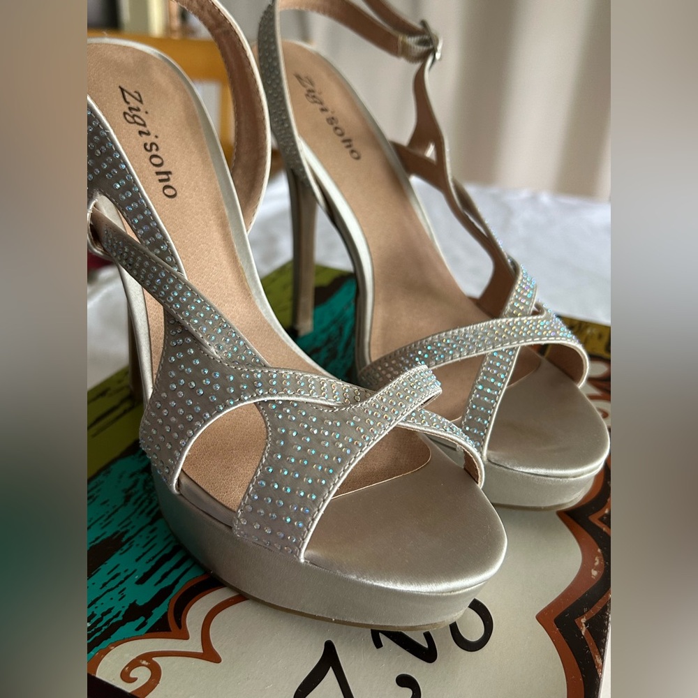 Zigi Soho platform stiletto sandal size 8 1/2 M